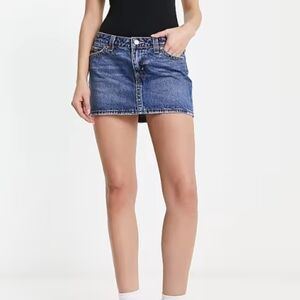 * Levi's Women's Iconic A-Line Button Front Demin Mini Skirt Medium Wash Size 33